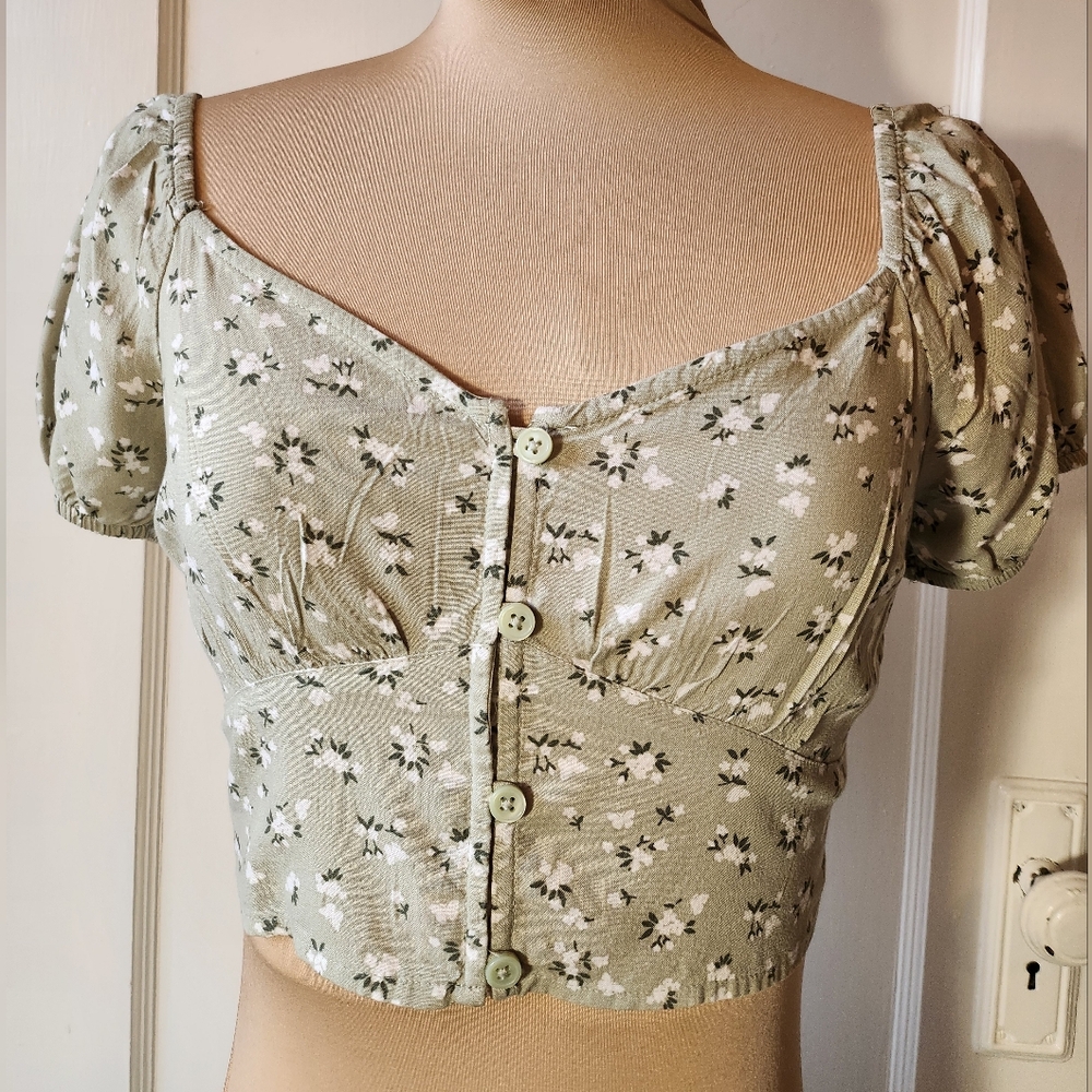 Hollister Sz S Sage Green Puff Sleeves Floral Button-Front Crop Top